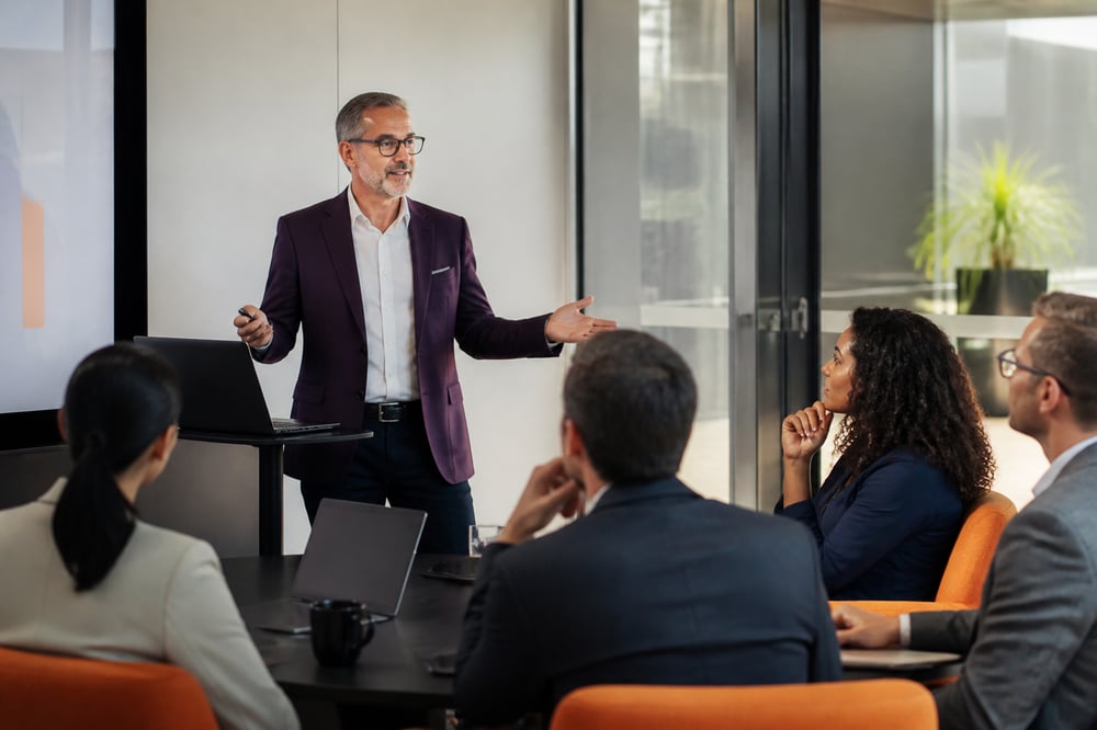 Senior Sales Trainer Teaching Team on HubSpot Platform